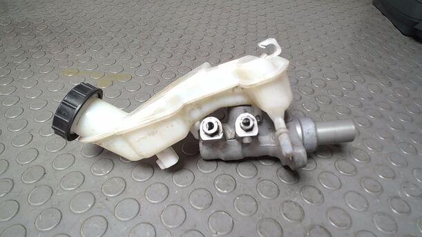 Foto: HAUPTBREMSZYLINDER eines Ford Fiesta 1.4 TDCI GL