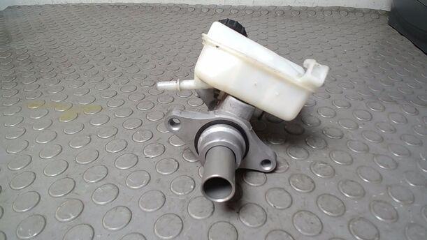 Foto: HAUPTBREMSZYLINDER eines Ford Fiesta 1.4 TDCI GL