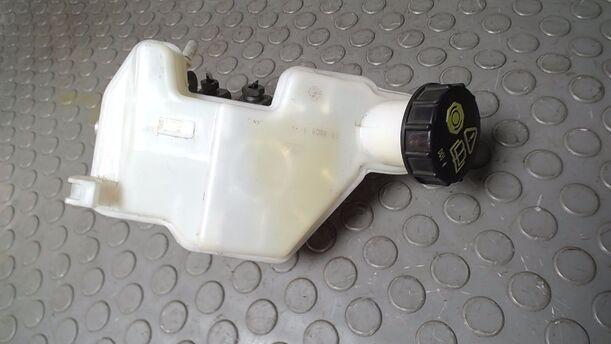 Foto: HAUPTBREMSZYLINDER eines Ford Fiesta 1.4 TDCI GL