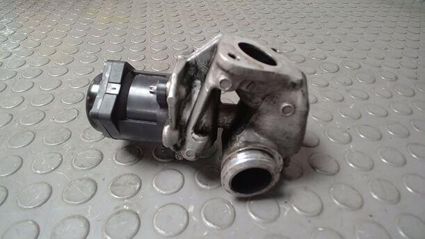 Foto: ABGASRÜCKFÜHRUNGSVENTIL/ AGR VENTIL eines Ford Fiesta 1.4 TDCI GL