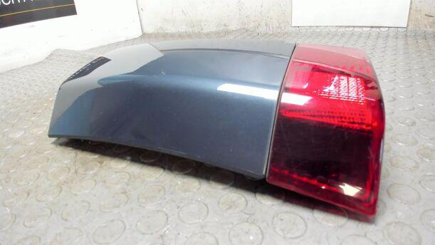 Foto: NEBELSCHLUSSLEUCHTE / BLENDE HINTEN LINKS eines Opel Meriva 1.3 CDTI DPF GL
