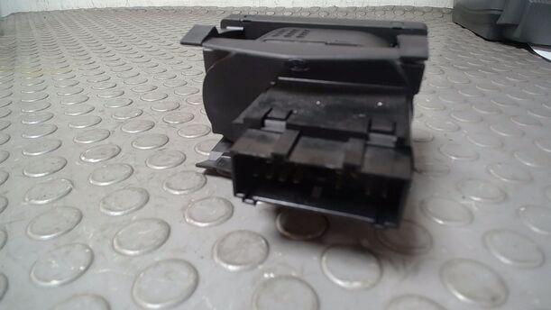 Foto: LICHTSCHALTER eines Ford Fiesta 1.4 TDCI GL