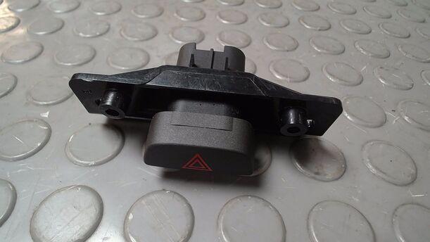 Foto: SCHALTER WARNBLINKANLAGE/ WARNBLINKSCHALTER eines Ford Fiesta 1.4 TDCI