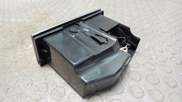 Foto: ASCHENBECHER / ABLAGEFACH eines Opel Meriva 1.3 CDTI DPF