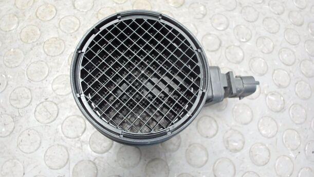 Foto: LUFTMASSENMESSER eines Opel Meriva 1.3 CDTI DPF