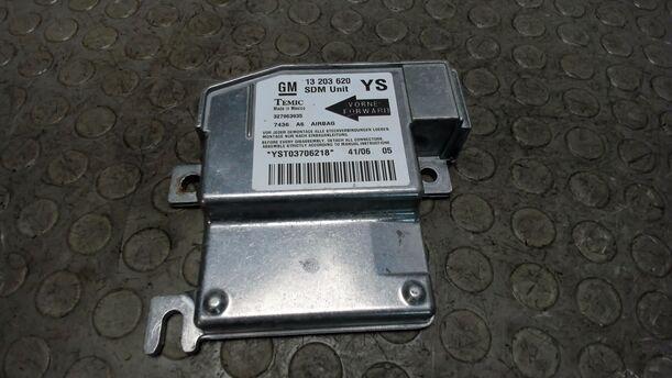 Foto: AIRBAGSTEUERGERÄT eines Opel Meriva 1.3 CDTI DPF
