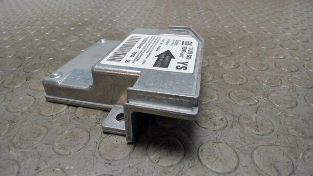 Foto: AIRBAGSTEUERGERÄT eines Opel Meriva 1.3 CDTI DPF
