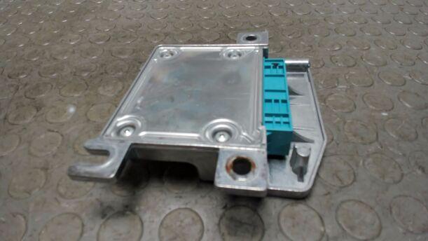 Foto: AIRBAGSTEUERGERÄT eines Opel Meriva 1.3 CDTI DPF