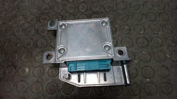 Foto: AIRBAGSTEUERGERÄT eines Opel Meriva 1.3 CDTI DPF
