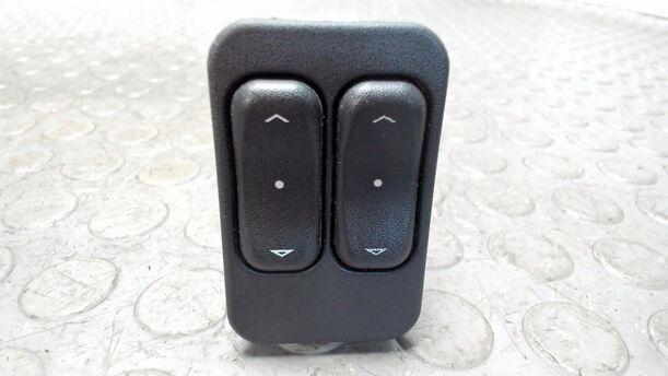 Foto: FENSTERHEBERSCHALTER eines Opel Meriva 1.3 CDTI DPF