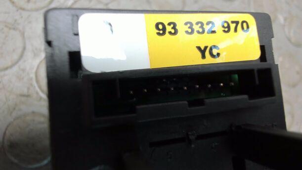 Foto: WARNBLINKSCHALTER eines Opel Meriva 1.3 CDTI DPF