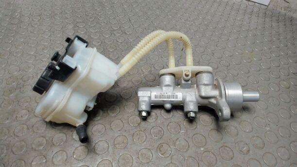 Foto: HAUPTBREMSZYLINDER eines Opel Meriva 1.3 CDTI DPF
