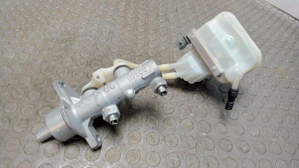 Foto: HAUPTBREMSZYLINDER eines Opel Meriva 1.3 CDTI DPF