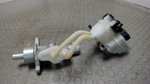 Foto: HAUPTBREMSZYLINDER eines Opel Meriva 1.3 CDTI DPF