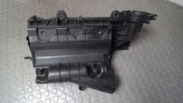 Foto: LUFTFILTERKASTEN eines Ford Fiesta 1.4 TDCI