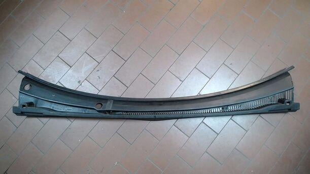 Foto: WINDLAUF/ ABDECKUNG WASSERKASTEN eines Ford Fiesta 1.4 TDCI