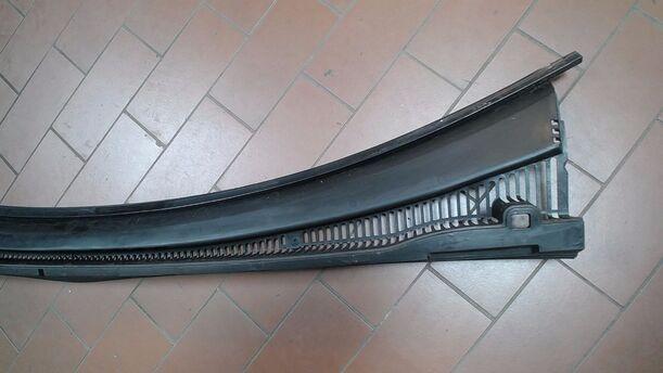 Foto: WINDLAUF/ ABDECKUNG WASSERKASTEN eines Ford Fiesta 1.4 TDCI