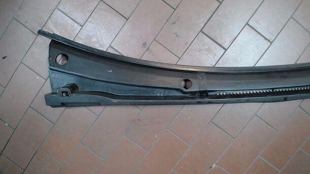 Foto: WINDLAUF/ ABDECKUNG WASSERKASTEN eines Ford Fiesta 1.4 TDCI