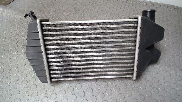 Foto: LADELUFTKÜHLER eines Opel Astra 1.7 CDTI Caravan DPF