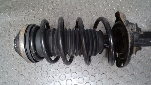 Foto: FEDERBEIN VORN LINKS eines Opel Astra 1.7 CDTI Caravan DPF
