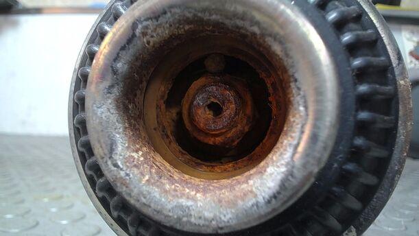 Foto: FEDERBEIN VORN LINKS eines Opel Astra 1.7 CDTI Caravan DPF