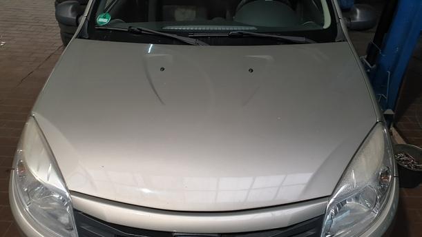 Foto: MOTORHAUBE eines Dacia Sandero 1.2 16V LPG