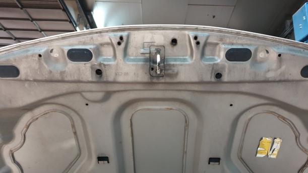 Foto: MOTORHAUBE eines Dacia Sandero 1.2 16V LPG