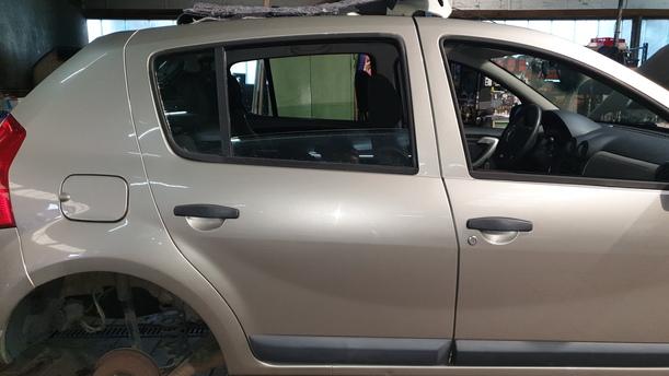 Foto: TÜR HINTEN RECHTS eines Dacia Sandero 1.2 16V LPG