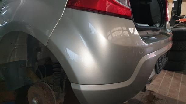 Foto: STOSSFÄNGER / STOßSTANGE HINTEN eines Dacia Sandero 1.2 16V LPG