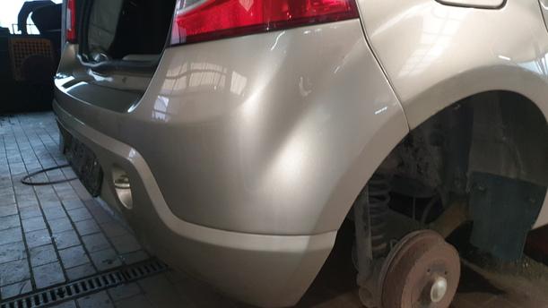 Foto: STOSSFÄNGER / STOßSTANGE HINTEN eines Dacia Sandero 1.2 16V LPG