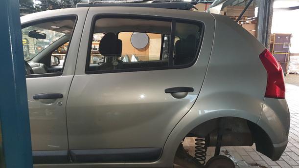 Foto: TÜR HINTEN LINKS eines Dacia Sandero 1.2 16V LPG