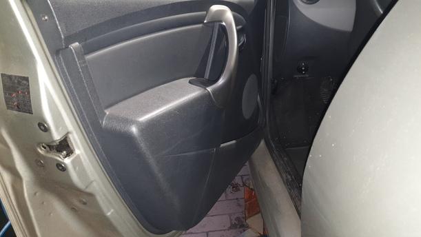 Foto: TÜR VORNE LINKS ( 4/5 TÜRER ) eines Dacia Sandero 1.2 16V LPG