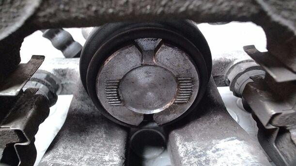 Foto: BREMSSATTEL HINTEN RECHTS ( ZUBEHÖR ) eines Opel Astra 1.7 CDTI Caravan DPF