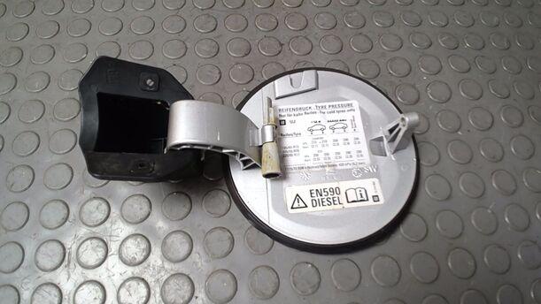 Foto: TANKKLAPPE/ TANKDECKEL eines Opel Astra 1.7 CDTI Caravan DPF