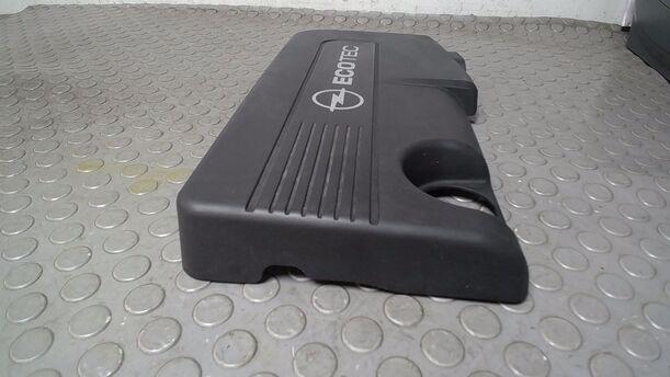 Foto: MOTORABDECKUNG/ VERSCHALUNG OBEN eines Opel Astra 1.7 CDTI Caravan DPF
