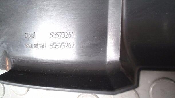 Foto: MOTORABDECKUNG/ VERSCHALUNG OBEN eines Opel Astra 1.7 CDTI Caravan DPF