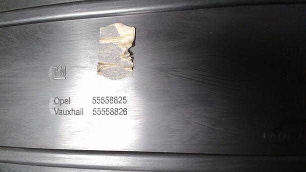 Foto: MOTORABDECKUNG/ VERSCHALUNG OBEN eines Opel Astra 1.7 CDTI Caravan DPF