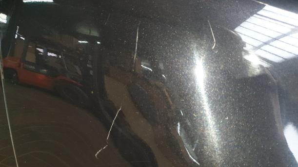 Foto: KOTFLÜGEL RECHTS ( LACKIERUNGSBEDÜRFTIG ) eines VW Golf 1.6 FSI