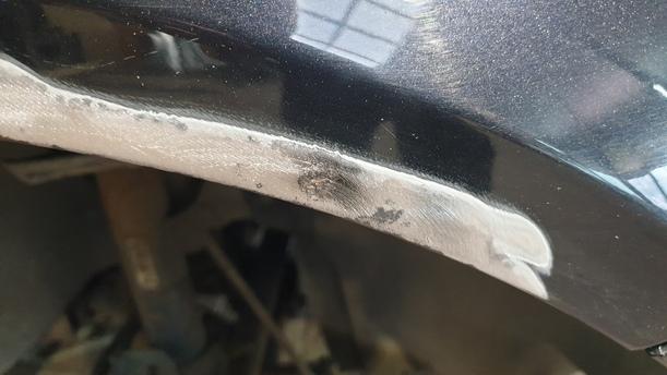 Foto: KOTFLÜGEL RECHTS ( LACKIERUNGSBEDÜRFTIG ) eines VW Golf 1.6 FSI
