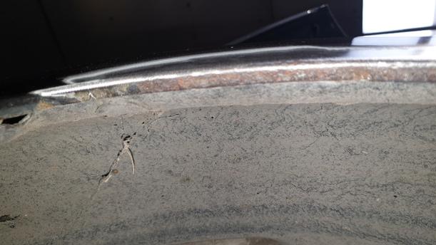 Foto: KOTFLÜGEL RECHTS ( LACKIERUNGSBEDÜRFTIG ) eines VW Golf 1.6 FSI