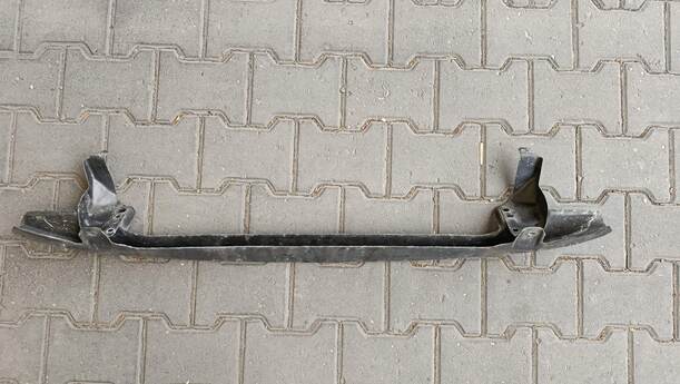 Foto: VERSTÄRKUNG VORN UNTEN eines VW Golf 1.6 FSI