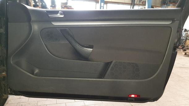 Foto: TÜR RECHTS ( LIMOUSINE / 2/3 TÜRER ) eines VW Golf 1.6 FSI