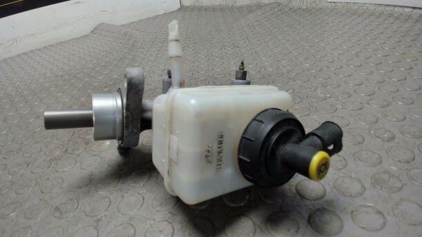 Foto: HAUPTBREMSZYLINDER eines Dacia Sandero 1.2 16V LPG