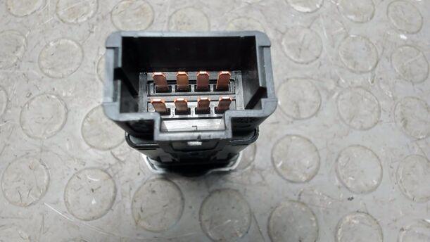 Foto: WARNBLINKSCHALTER eines Dacia Sandero 1.2 16V LPG