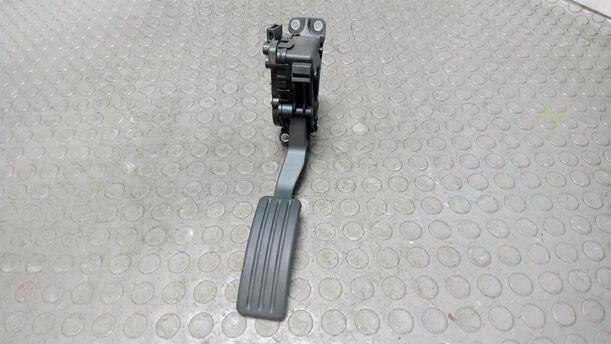 Foto: GASPEDAL ( SCHALTGETRIEBE ) eines Dacia Sandero 1.2 16V LPG