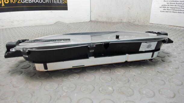 Foto: KOMBIINSTRUMENT / TACHOEINHEIT eines Dacia Sandero 1.2 16V LPG