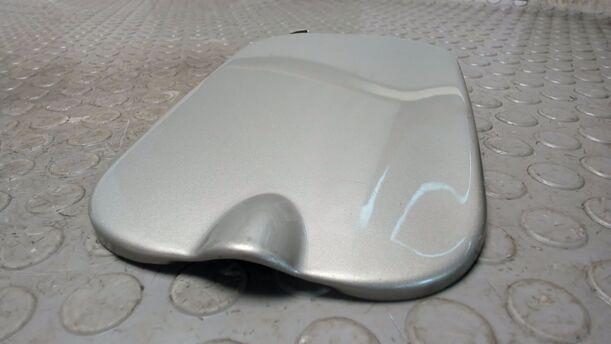 Foto: TANKKLAPPE / TANKDECKEL eines Dacia Sandero 1.2 16V LPG