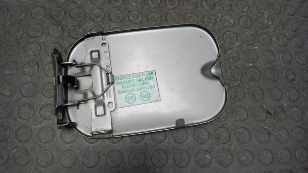 Foto: TANKKLAPPE / TANKDECKEL eines Dacia Sandero 1.2 16V LPG