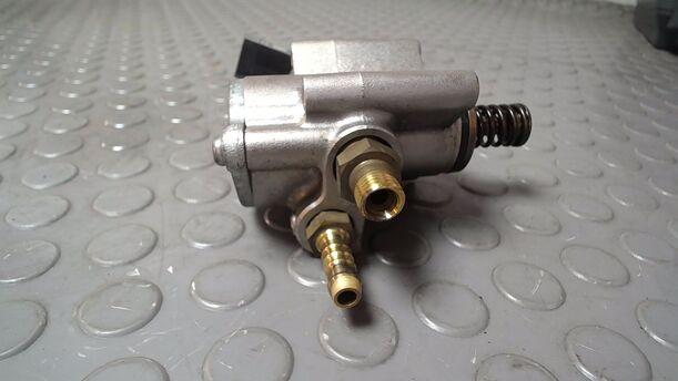 Foto: HOCHDRUCKPUMPE/ EINSPRITZPUMPE eines VW Golf 1.6 FSI