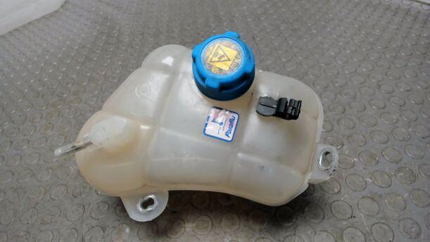 Foto: AUSGLEICHSBEHÄLTER eines Fiat Bravo 1.9 Multijet 8V DPF